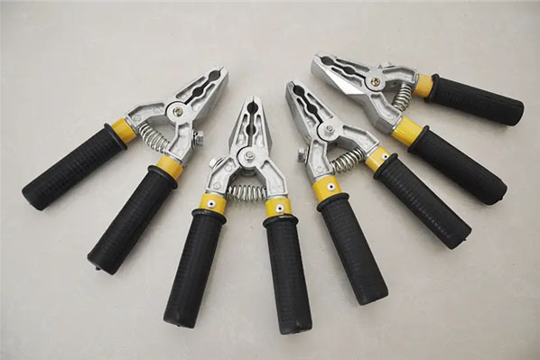 手鉗的(de)分(fēn)類及使用(yòng)方法